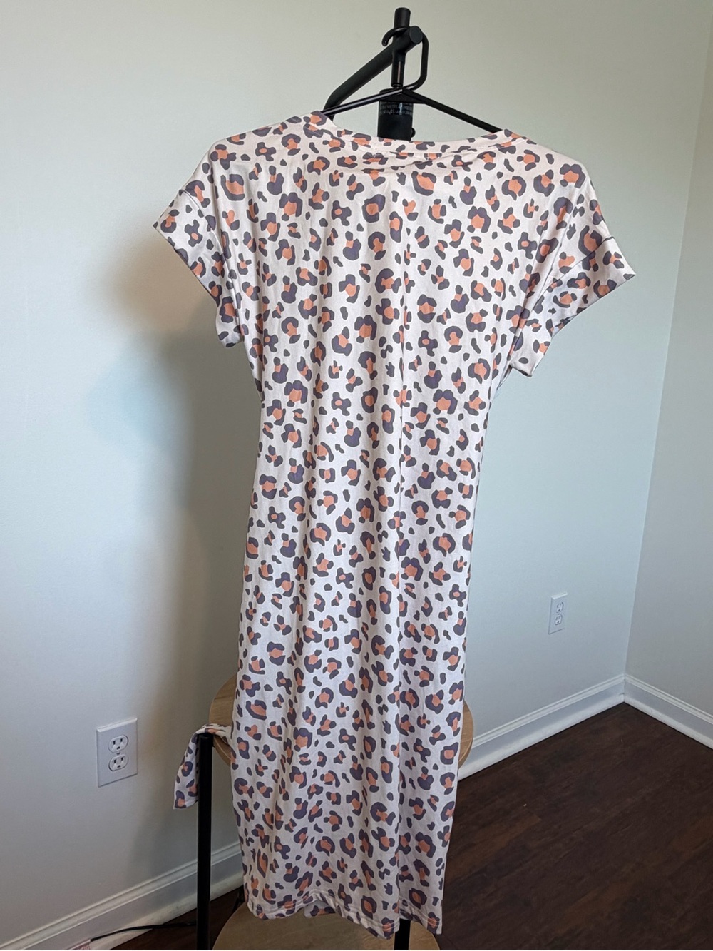 Women’s Leopard Print Tie-Waist Dress in Beige and Brown - Picture 3 of 6